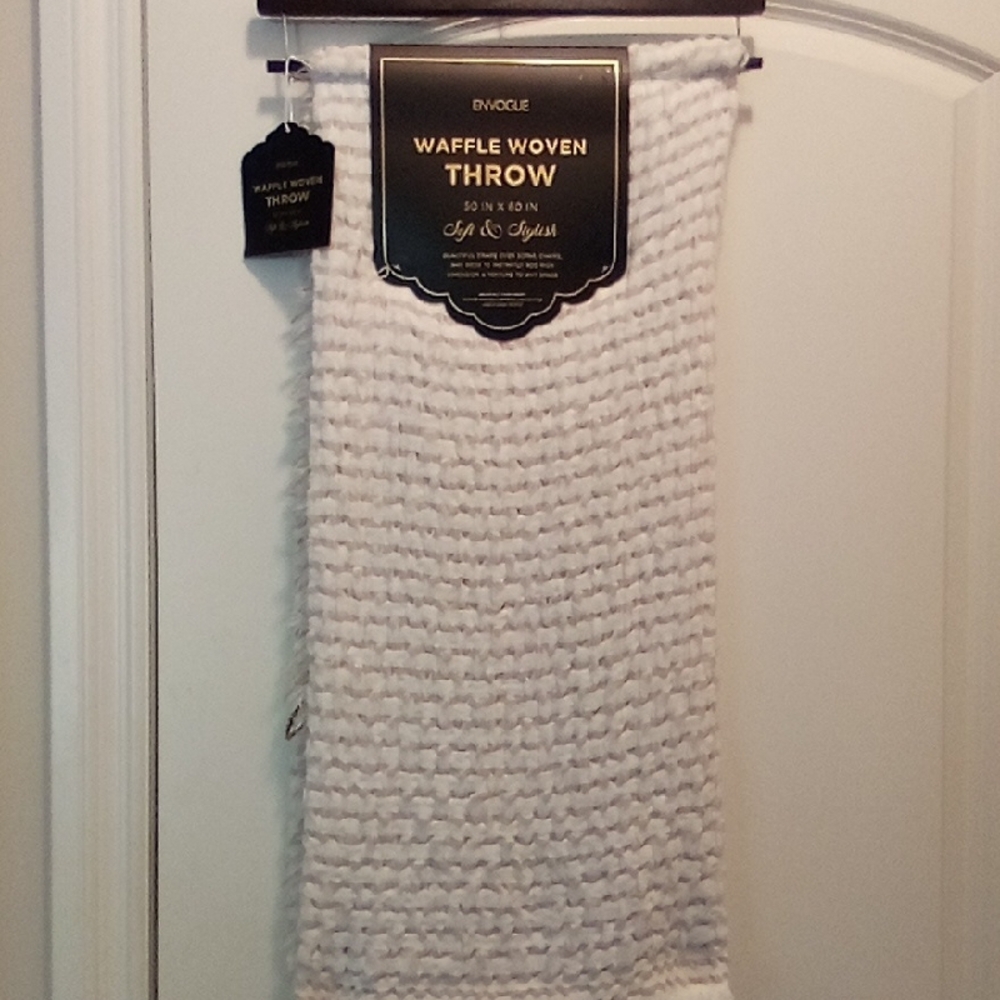 Envogue White Waffle Woven Throw